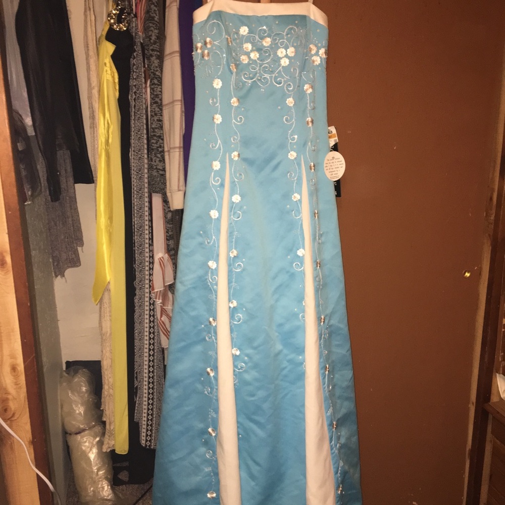 Masquerade size 3/4 Blue & White strapless dress